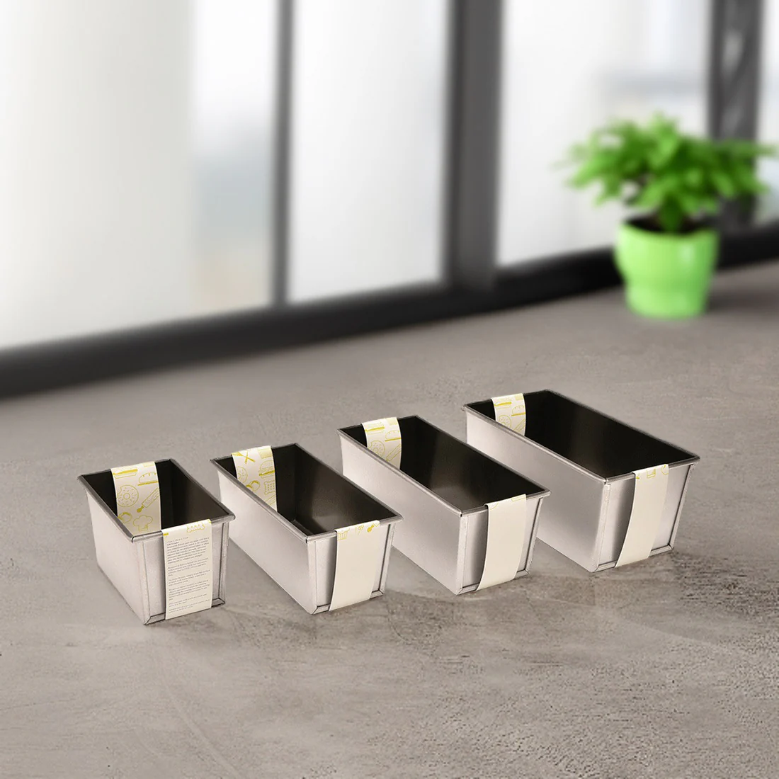 Brunswick Bakers Rectangular Bread Loaf Tin <br>Heavy Duty with folded edges <br>Dimensions - 23.5 x 10.5 x 10cm - Image 3